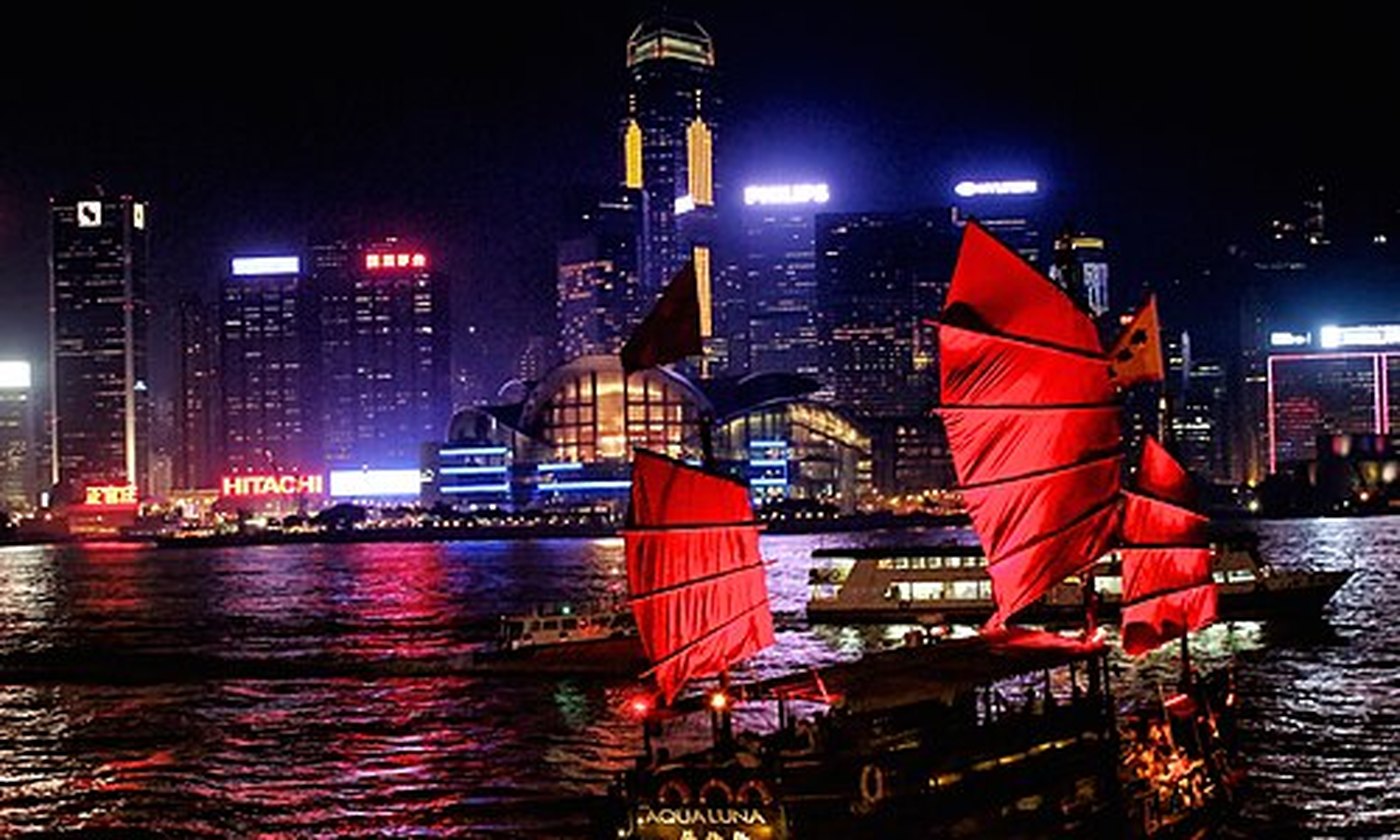 Chinese_Junk,_Victoria_Harbour,_Hong_Kong_(16455719585).jpg